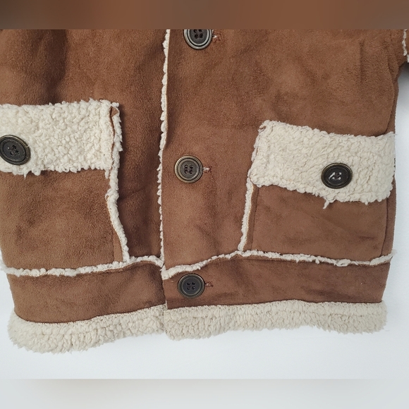 Toddlers Brown and Cream Sherpa Jacket. CachCach. 2T - Picture 4 of 12